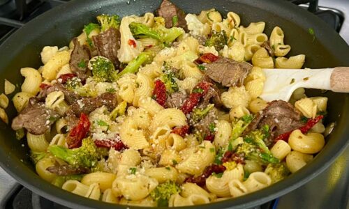 Lecker und einfach. Das ist ein tolles italienisches Abendessen.