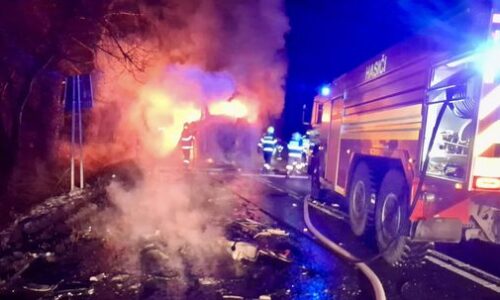 Tragédia v obci Cabaj-Čápor: pri nočnom požiari rodinného domu zahynula jedna osoba