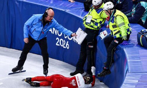 Poľskú šortrekárku zasiahla počas pretekov korčuľa do tváre, odniesli ju na nosidlách