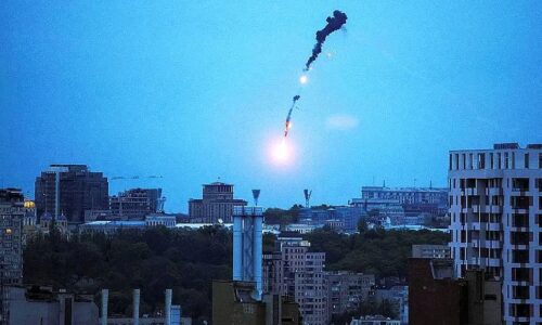 Rusi spustili vlny kombinovaných útokov po celej Ukrajine: protivzdušné systémy sú preťažené