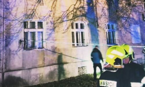 Nové zistenia: Muž a žena, ktorí vypadli z okna bytu vo Fiľakove, boli opití a pod vplyvom drog