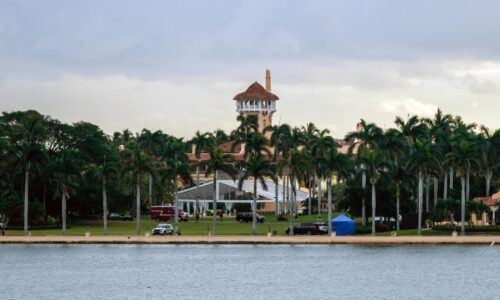 Agents shoot, kill man trying to enter Mar-a-Lago: Secret Service