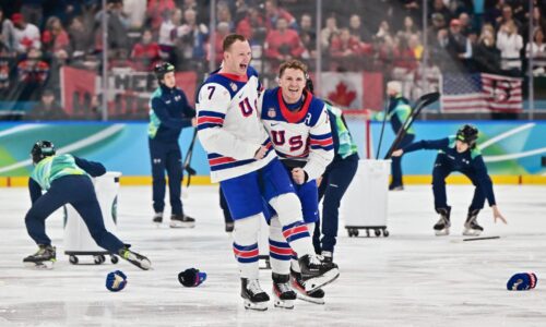 Hokejisti USA získali olympijské zlato, vo finále po predĺžení zdolali Kanadu