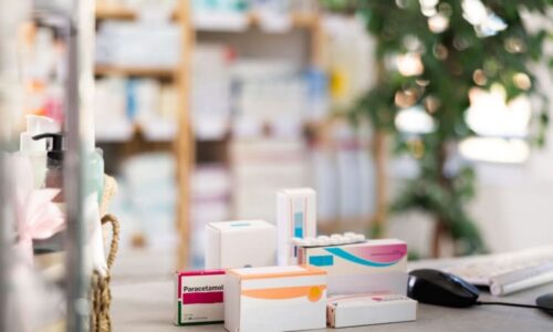 Rozsáhlý „zátah“ na vadná léčiva: Z trhu mizí populární mast a další. Nemáte je doma?