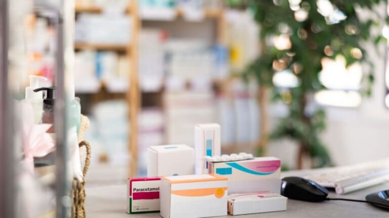 Rozsáhlý „zátah“ na vadná léčiva: z trhu mizí populární mast a další. nemáte je doma?