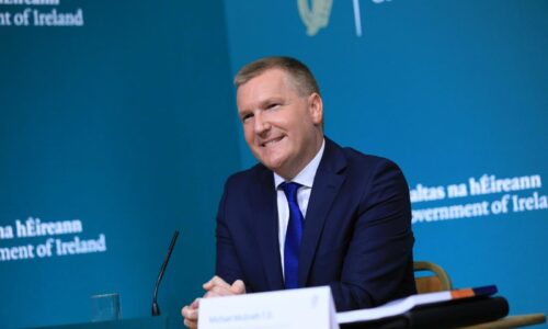 Eurokomisár: Demokracia znamená hrať podľa rovnakých pravidiel