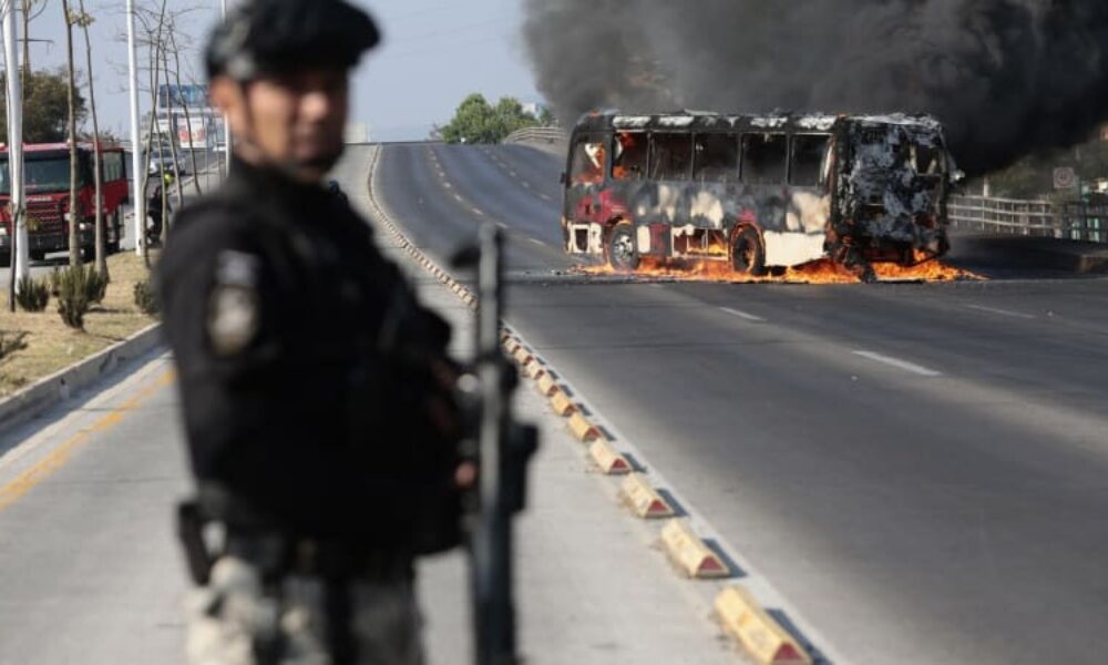 Peklo v Mexiku: Armáda zavraždila drogového bosse. Město zaplnil dým, kartel řádí v ulicích