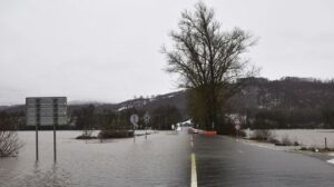Na kysuciach hrozí povodeň, varujú meteorológovia