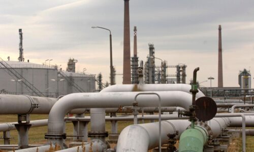 Ďalšia rana ruskej rope na Slovensku. Požiar po útoku ochromil uzol kľúčový pre prevádzku Družby