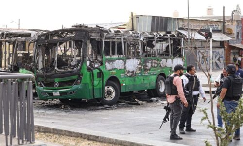 Násilnosti paralyzovaly Mexiko. Na zabití El Mencha reagoval kartel pustošením, ukazují záběry