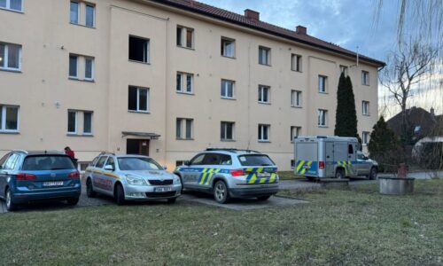 Nález dvou těl v bytě v Lysé nad Labem: Zasahují kriminalisté, příčina smrti je nejasná