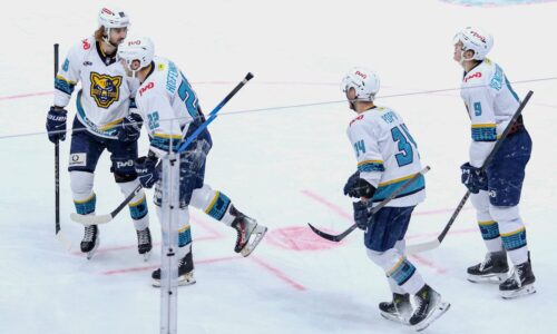 Rusi utekali zo štadióna. Zápas KHL nedohrali kvôli dronovým útokom