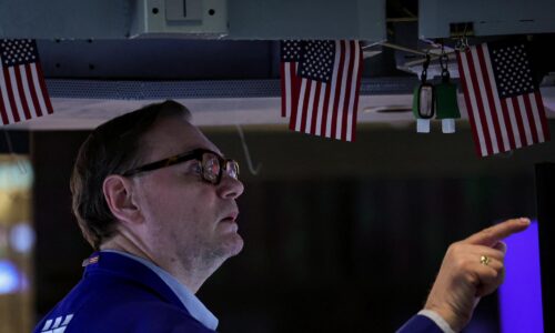 Americké akcie oslabili kvôli obnovenej neistote ohľadom ciel