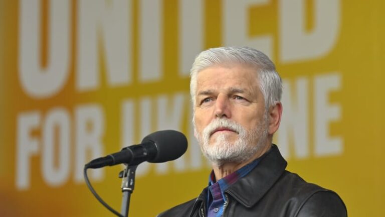 Pavel na výročí invaze zamíří do senátu, babiš se omluvil. ukrajina není náš program, vzkázal