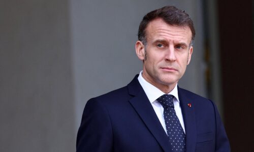Macron: Vojna je pre Moskvu neúspechom, Rusi si závažnosť zločinu raz uvedomia