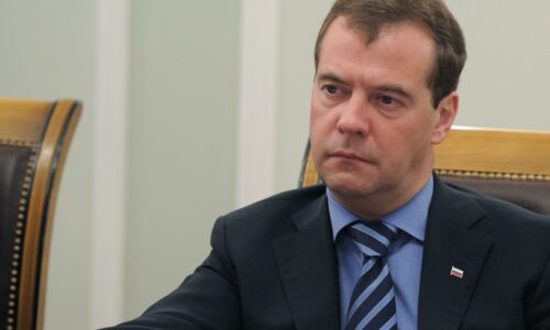 Dmitrij Medvedev: Dodávka jadrových zbraní Kyjevu by radikálne zasiahla Paríž a Londýn