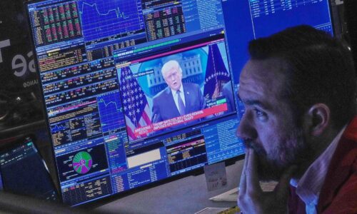 Trhy reagujú na Trumpove rozhodnutia čoraz menej, hovorí ekonóm