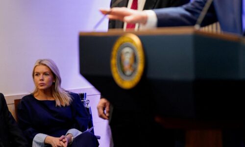 Trump podľa Bieleho domu preferuje diplomaciu, pri Iráne je však ochotný použiť aj smrtiacu silu