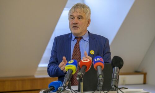 Komisár pre deti Mikloško vyzýva na reguláciu reklám na hazard počas športových prenosov