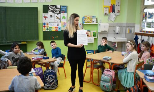 Štát pustil do škôl učiť študentov. Noví kandidáti opisujú prvé týždne, zarobia 400 až 500 eur