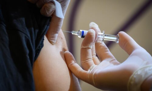 Skupina štátov americkej Únie žaluje Trumpovu vládu za očkovaciu stratégiu detí