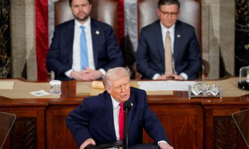 Najdlhší prejav o stave Únie. Trump chválil ekonomiku i ochranu hraníc, varoval Irán