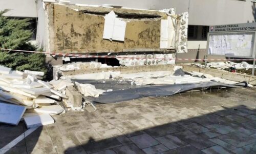 Tragédia v Komárne: Pád strechy v Klientskom centre neprežila jedna osoba, na miesto smeruje aj Šutaj Eštok – FOTO