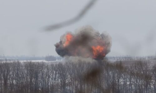 Ukrajinský útok na ruskou chemičku si vyžádal sedm obětí. Záběry připomínají apokalypsu