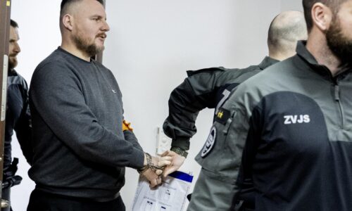 Postačia núdzové zásoby ropy? Budú verdikty v kauzách s extrémistami Bombicom a Magátom podobné? (Brífing HN)