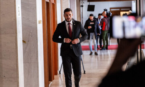 KDH vyzýva Glücka, aby zvolal rokovanie brannobezpečnostného výboru k stavu polície a KÚFS