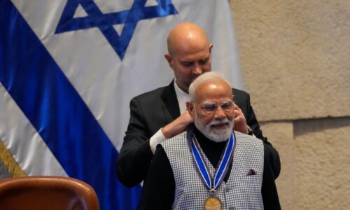 Za Izraelom stojíme pevne a s plným presvedčením. Cítime vašu bolesť, povedal Módí v Knesete