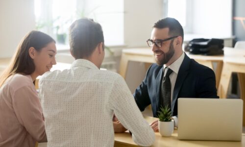 Kedy refinancovať hypotéku a kedy radšej vyjednávať s vlastnou bankou pri konci fixácie