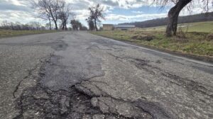 Košický raj chce opraviť cesty za 65 miliónov. župa na opravy nemá, obnovu chce splácať postupne