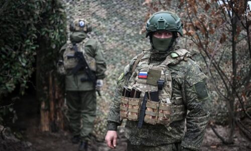 Rusko upouští od úderu kladivem, volí taktiku „tisíce řezů“. Strategie funguje, zní z Ukrajiny