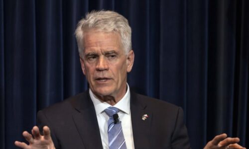 O závazcích Česka ve zbrojení nemám žádné pochybnosti, říká Trumpův muž v Praze