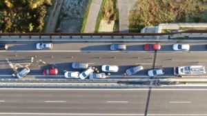 Na rýchlostnej ceste r7 smerom do bratislavy je výrazné zdržanie