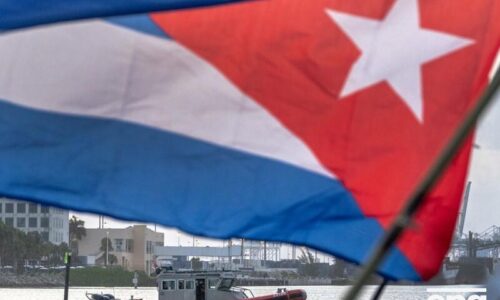 Loď plaviaca sa pod vlajkou USA vyvolala v kubánskych vodách prestrelku