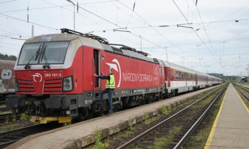 Bezplatný vlak pre seniorov: Kde sa skrývajú nečakané výdavky a ako sa im vyhnúť