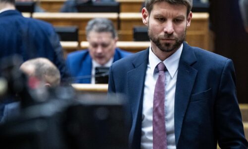 Prieskum SCIO: Výrazný prepad progresívcov, Smer si mierne polepšil. Demokrati sa doťahujú na Hlas