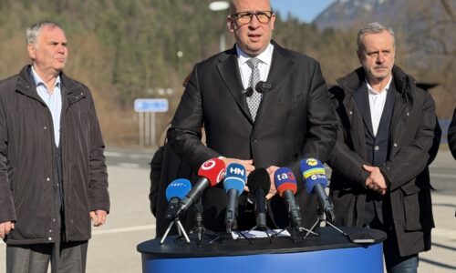 Ráž ide vyhlásiť ďalšiu súťaž na poslednú časť diaľnice do Košíc. Miestnym sľúbil riešenie dopravného problému