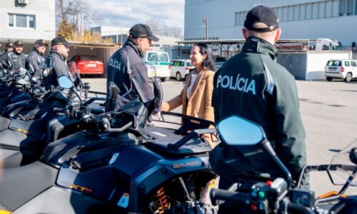 Kurilovská odovzdala policajtom nové terénne štvorkolky, majú im zlepšiť prácu v ťažko dostupných oblastiach – FOTO