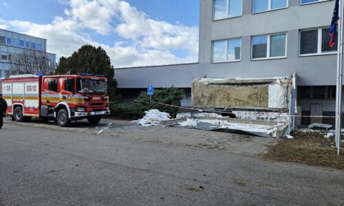 Seizmológ: Je legitímne sa pýtať, či pád strechy v Komárne súvisí so zemetrasením