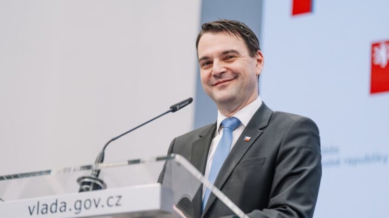 Jelínek: macinka nesedí v koutě jako oukrop. podle schmarcze měl jeho projev vypadat jinak