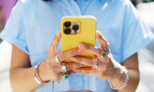 Muži mají smůlu. Číňanky se zamilovávají do umělé inteligence, politici bijí na poplach