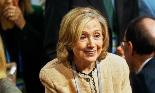 Clintonová uviedla, že nemá informácie o Epsteinovi. Nespomínam si, že by som sa s ním stretla, tvrdí