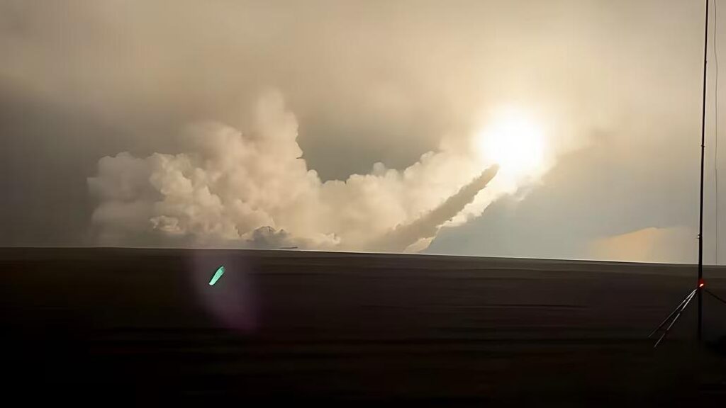 Ruskú zbrojovku rozmetala ukrajinská raketa flamingo, úspešných zásahov pribúda