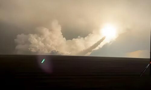 Ruskú zbrojovku rozmetala ukrajinská raketa Flamingo, úspešných zásahov pribúda