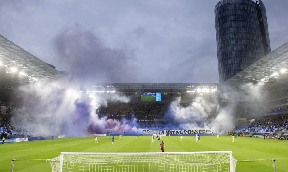 Vlastného hráča zasypali nadávkami. slovan dostal pokutu, ešte viac zaplatí spartak trnava