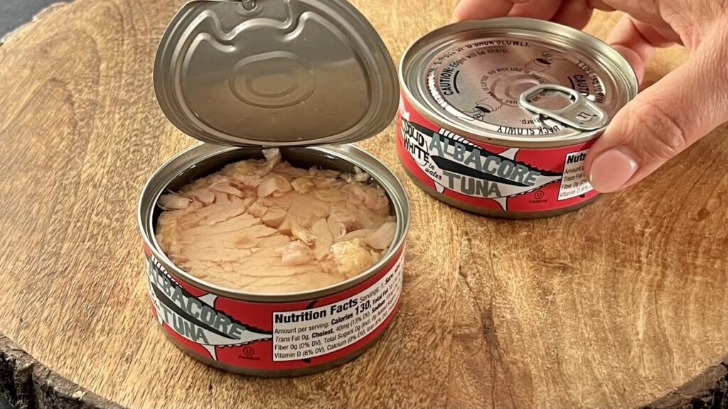 Haben sie nudeln und thunfisch in dosen zu hause? ein einfaches und leckeres rezept zum abendessen.