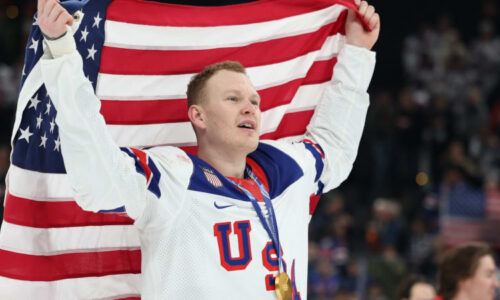 Bílý dům zveřejnil další šokující video. Americký hokejista na něm vulgárně uráží Kanadu